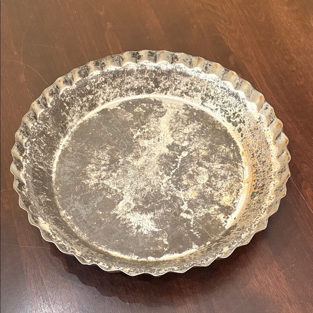 Vintage Wear-Ever fluted aluminum pie pan tin